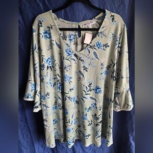 Stem & Vine Floral V-Neck Women's Top NWT